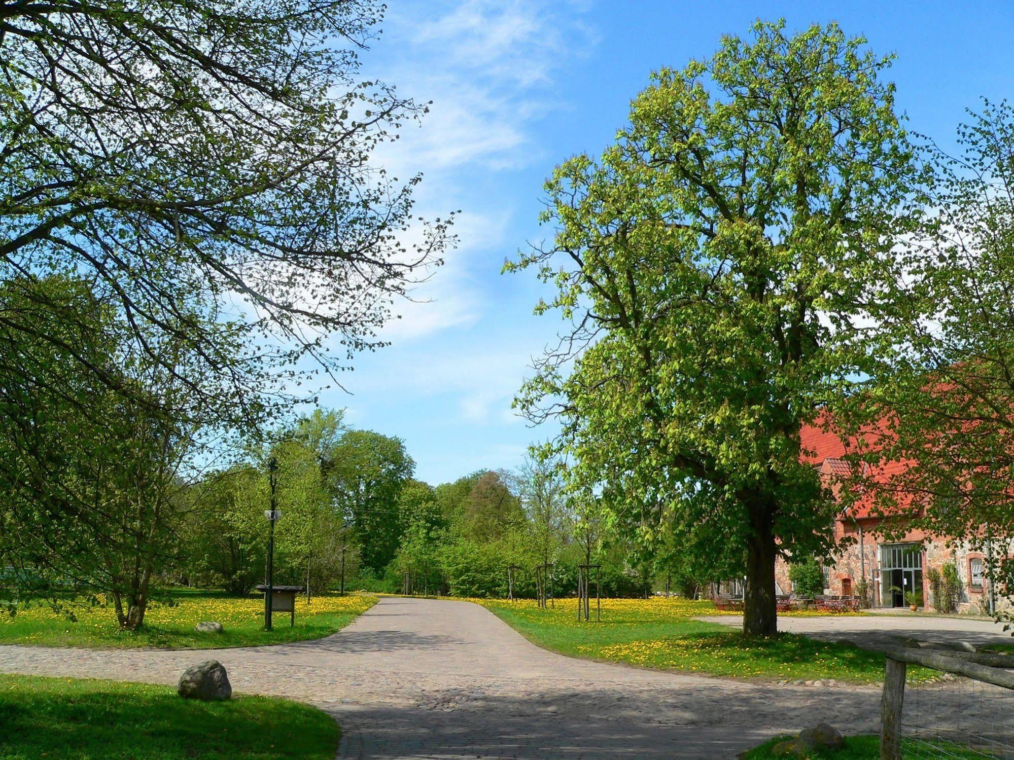 Gutshof Woldzegarten Hotel Exterior foto